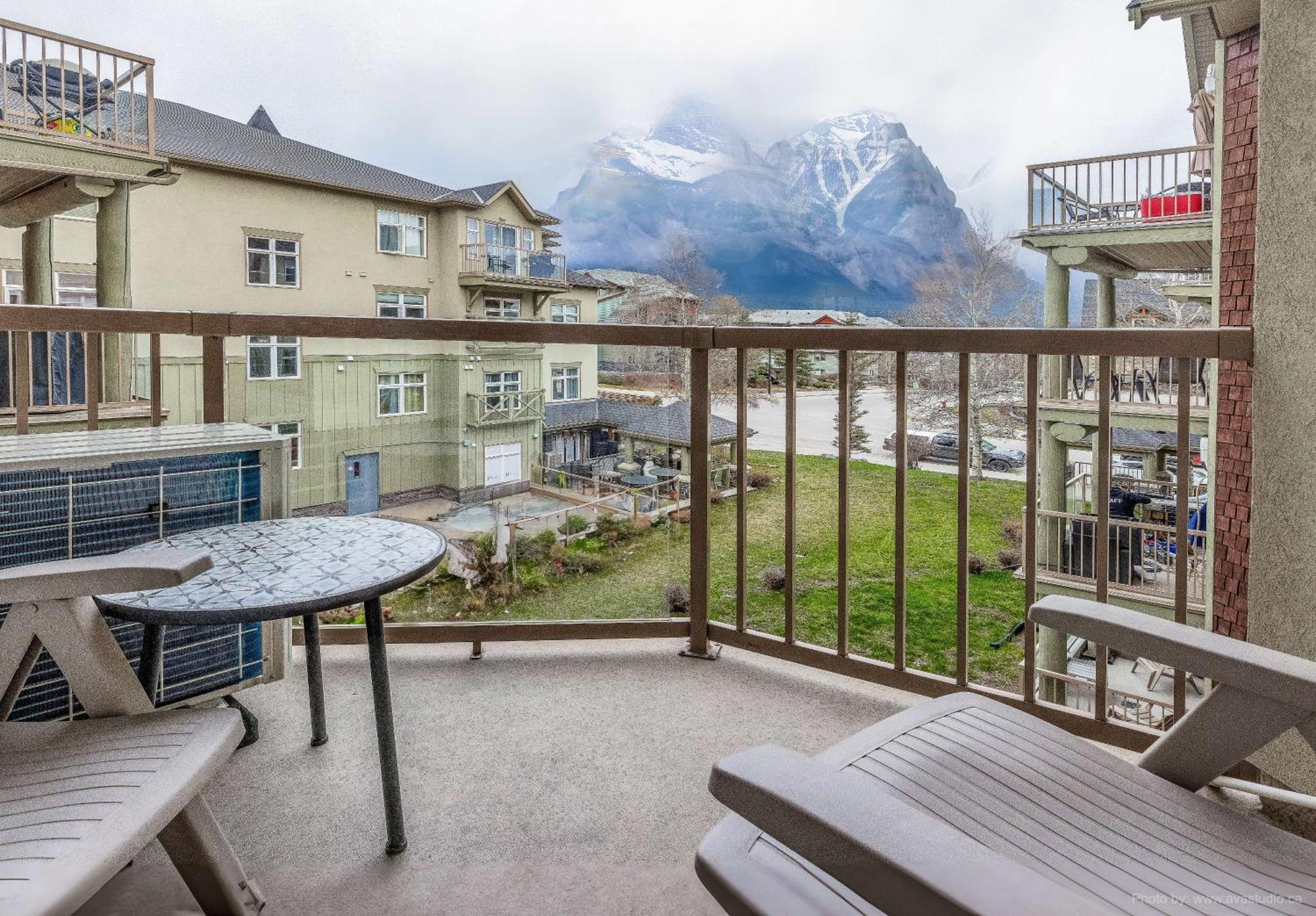 Lovely Mountain View 2 Bedroom Suite Canmore Exterior photo